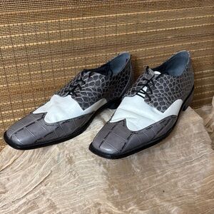 Stacy Adams men’s Gray and White Dress Shoes
Size 11